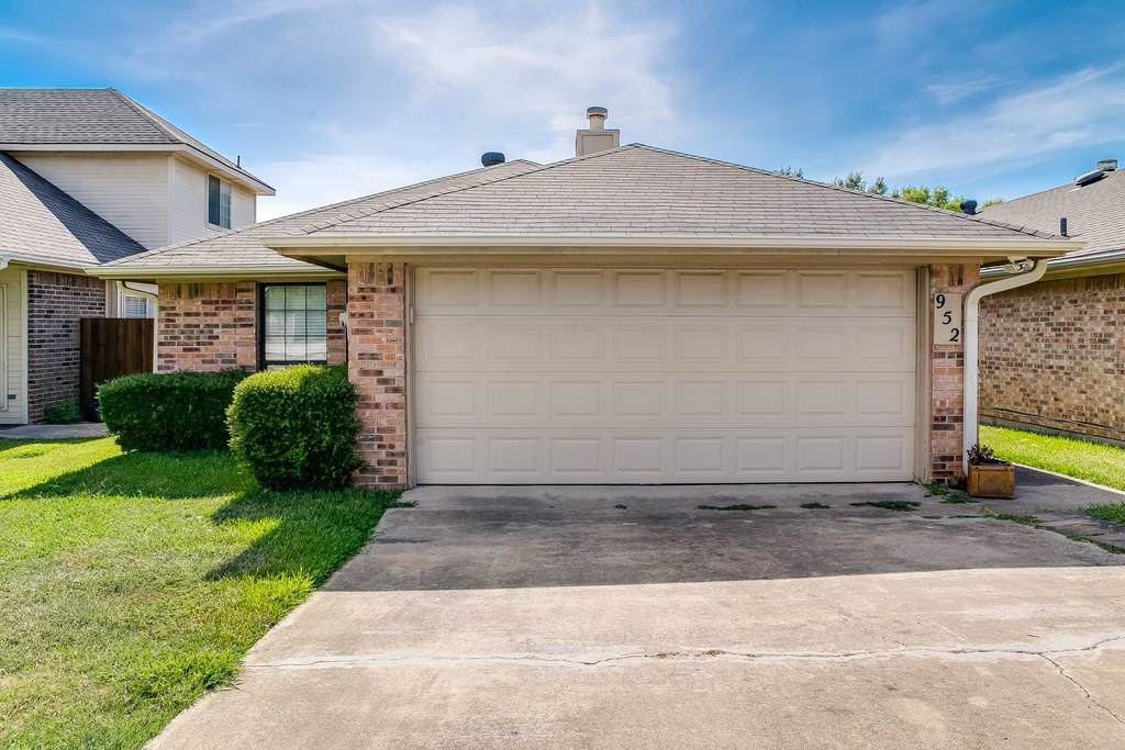 952 Old Orchard Lane - Photo 1