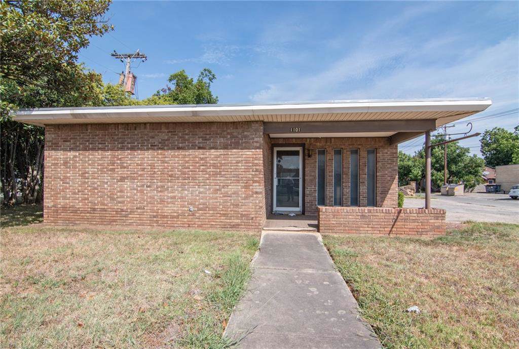 1101 Coggin - Photo 1
