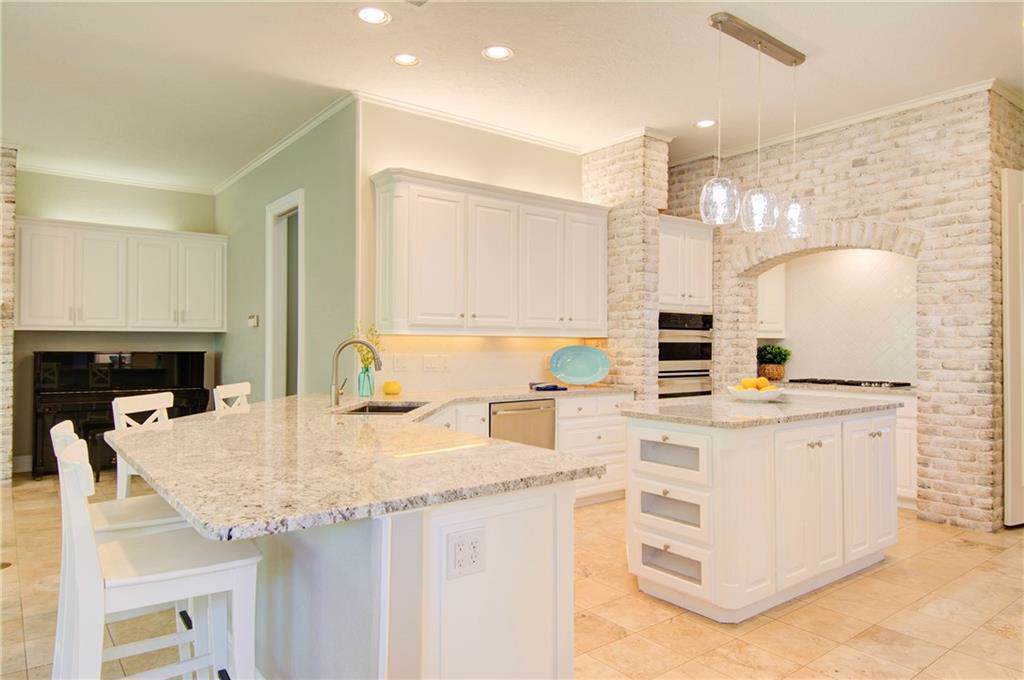 919 Excalibur Drive - Photo 1