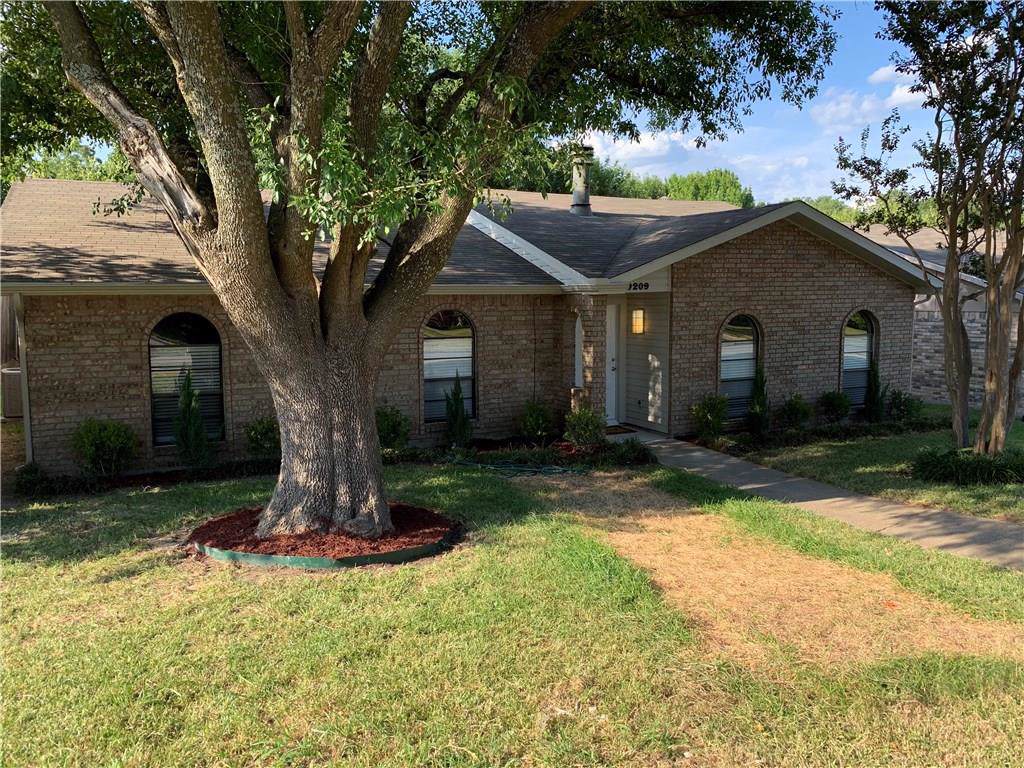 9209 Vagas Drive - Photo 1