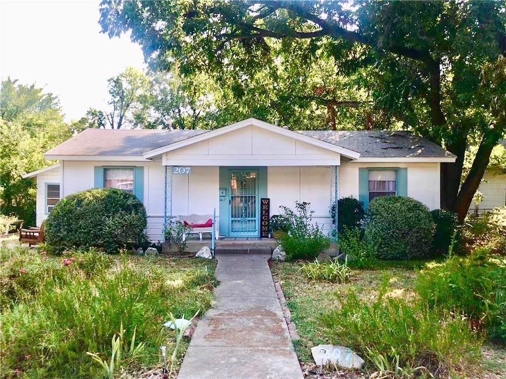 207 Avenue I - Photo 1