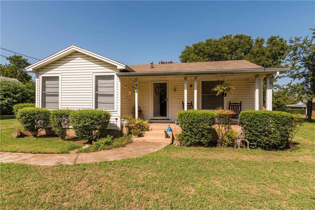 404 Pecan Street - Photo 1