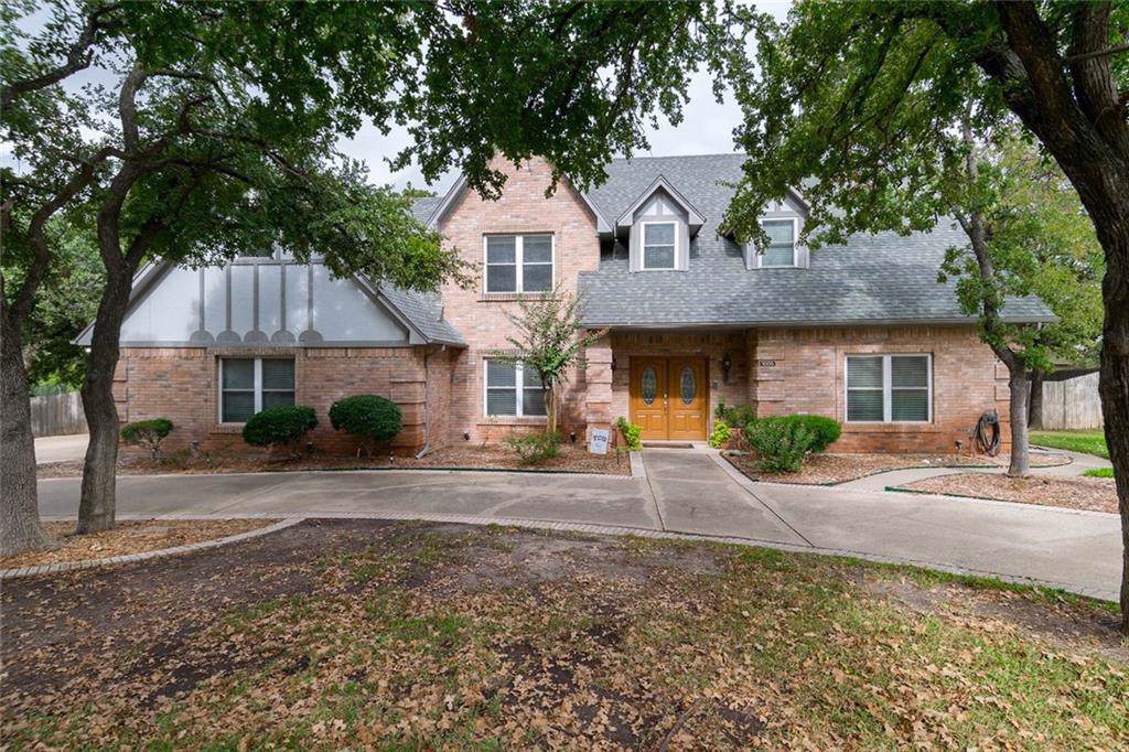 1005 Oakridge Court - Photo 1