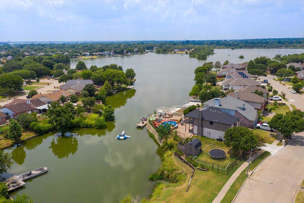 1124 Lakeway Drive - Photo 1