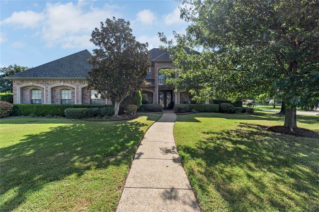 109 Stoneleigh Drive - Photo 1