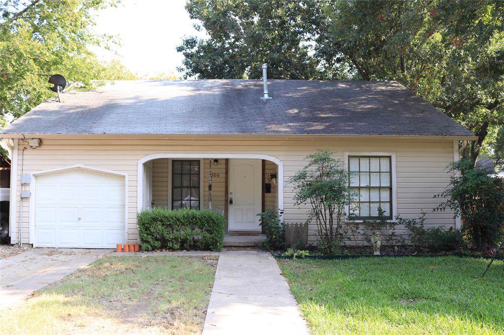 306 Roberts - Photo 1