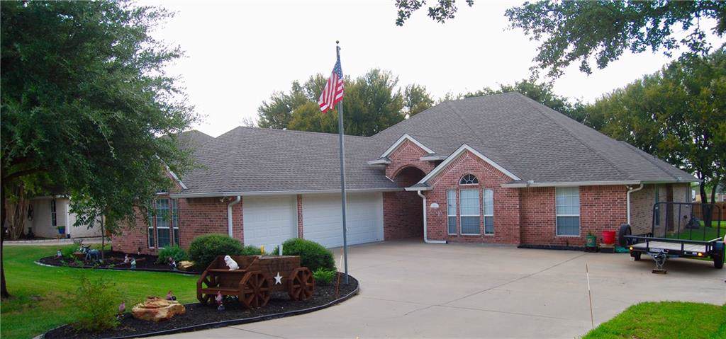 207 Sunrise Drive - Photo 1