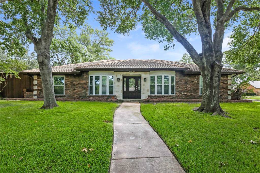618 Oxford Drive - Photo 1