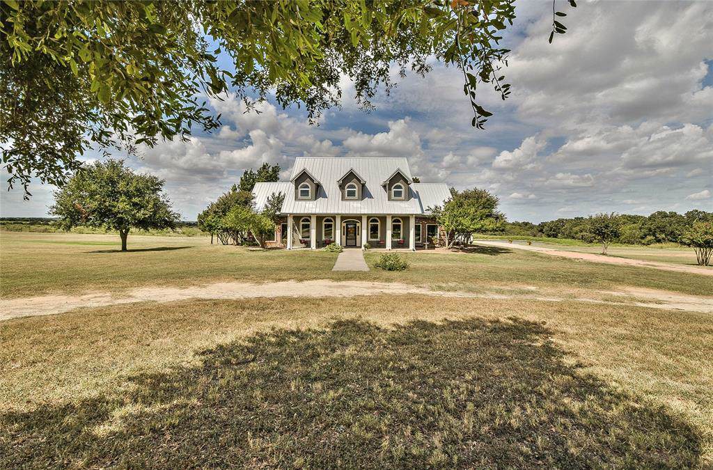 390 Private Road 1632 - Photo 1