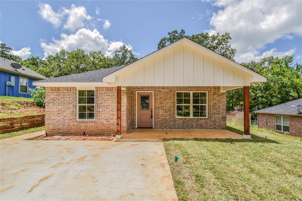 420 Brentwood Drive - Photo 1