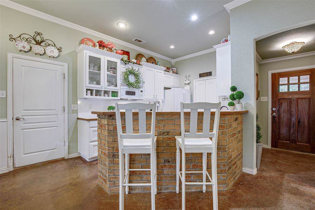 9822 Trails End - Photo 1