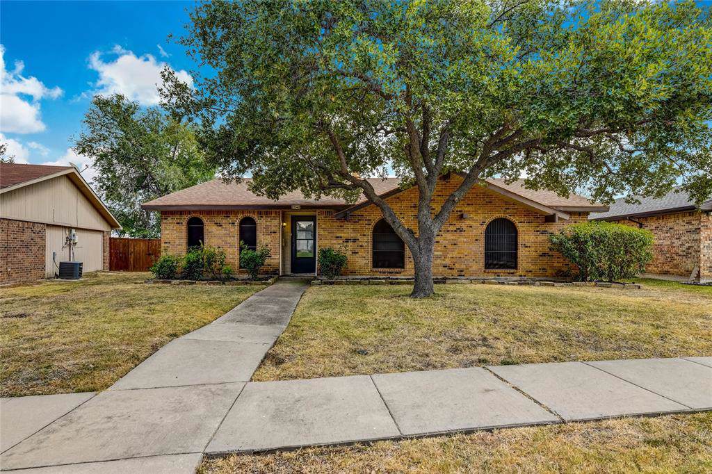 2042 Wildrose - Photo 1