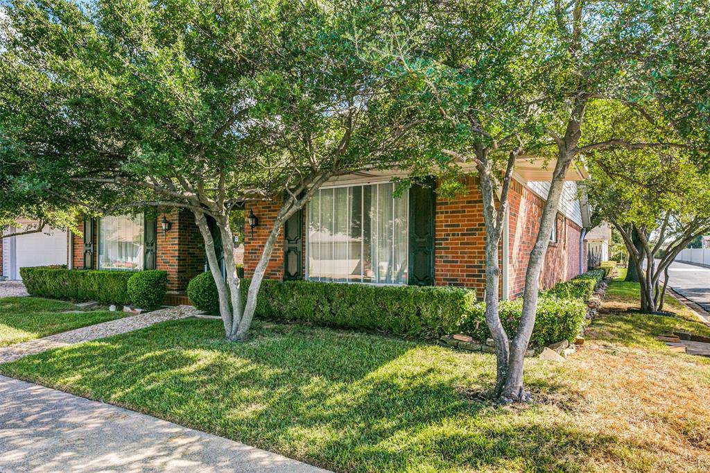 4304 Thunder Road - Photo 1
