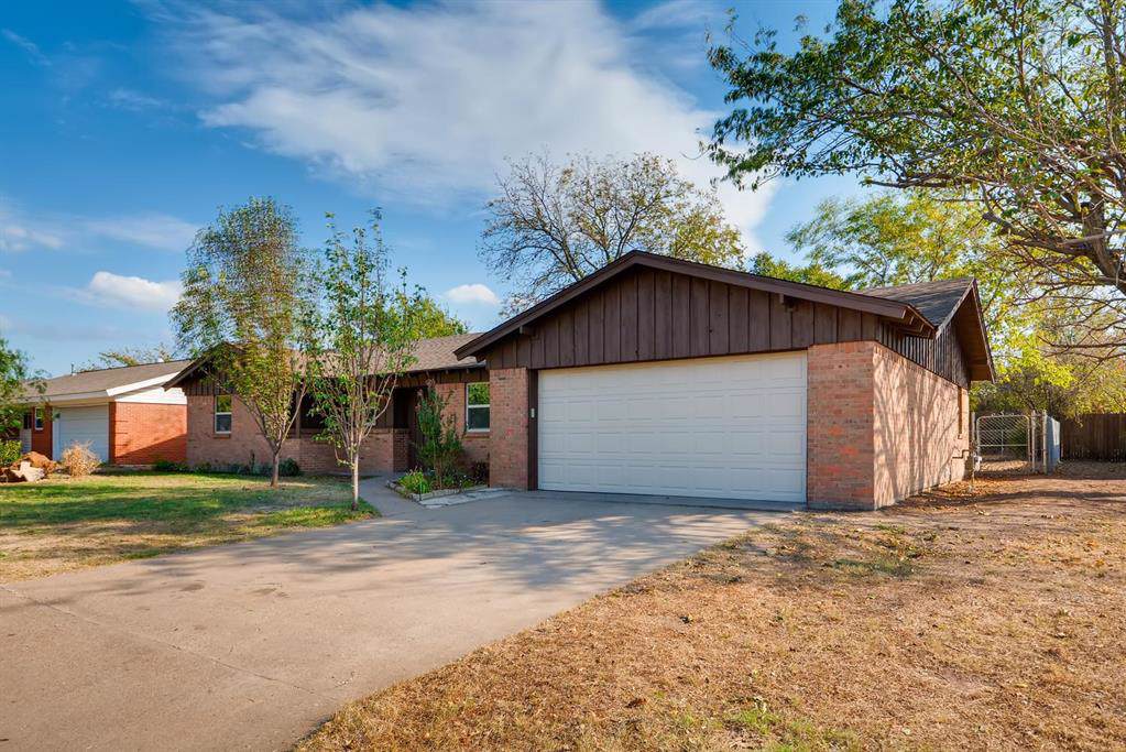 1015 Keechi Street - Photo 1