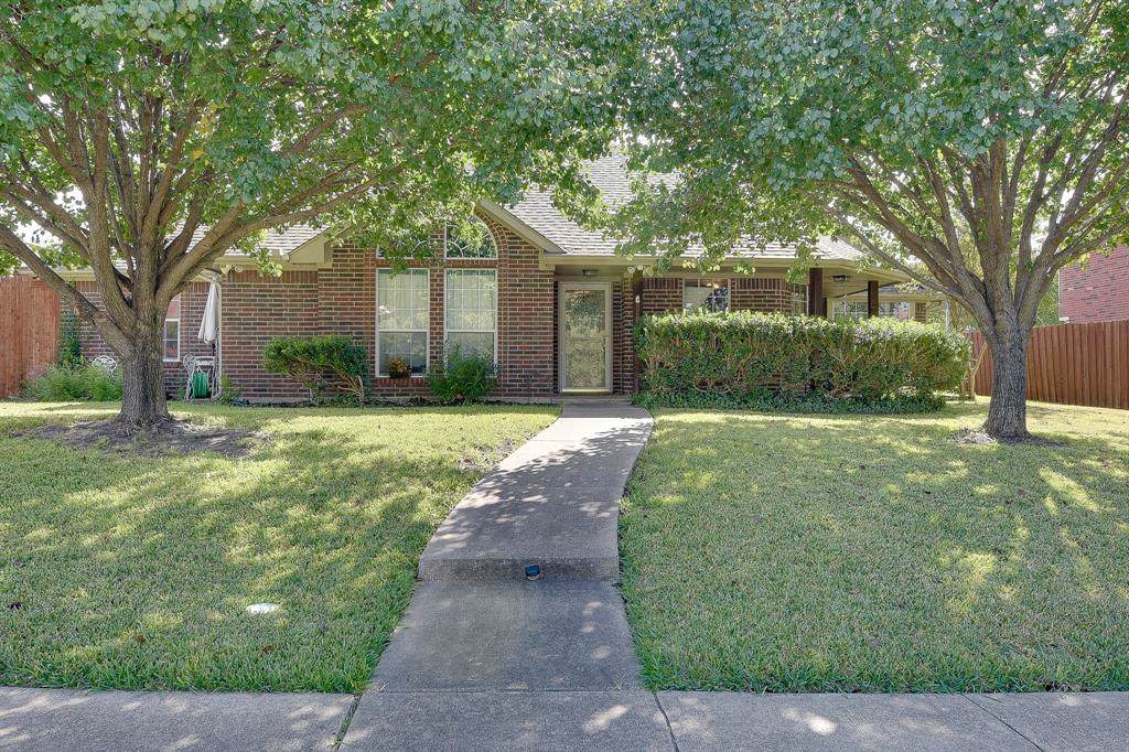 816 Foxwood Lane - Photo 1