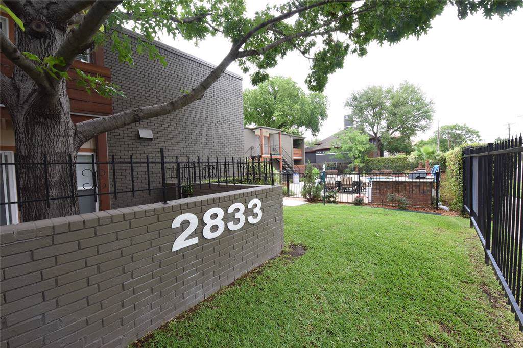 2833 Kings Road - Photo 1