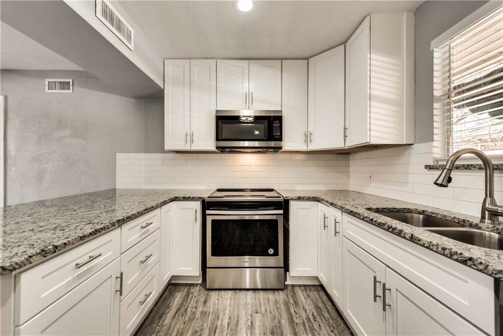 6023 Sandhurst Lane - Photo 1