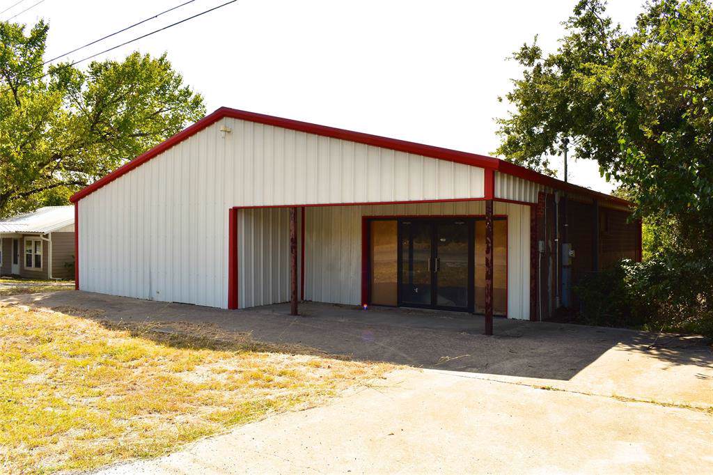2102 Oak Avenue - Photo 1