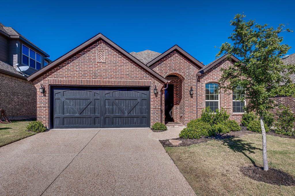 405 Bentley Drive - Photo 1