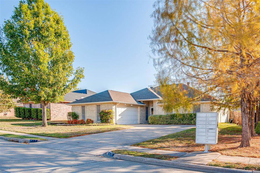 824 Parkside Drive - Photo 1