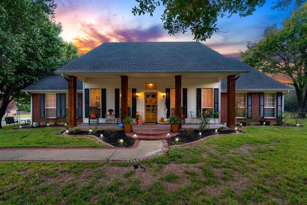 1503 College Street - Photo 1
