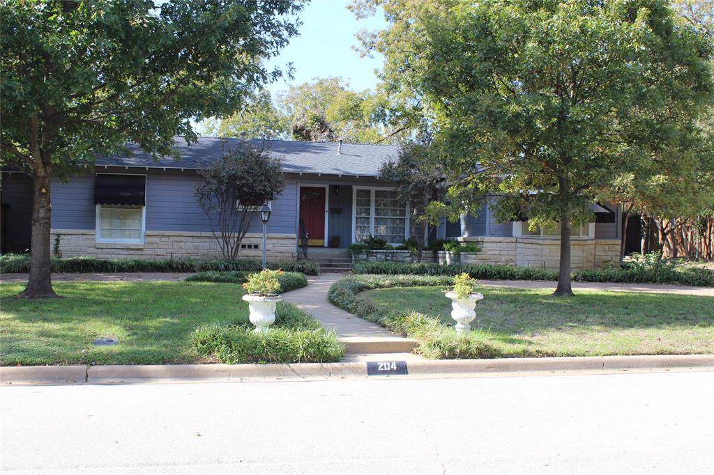 204 Sunset Court - Photo 1