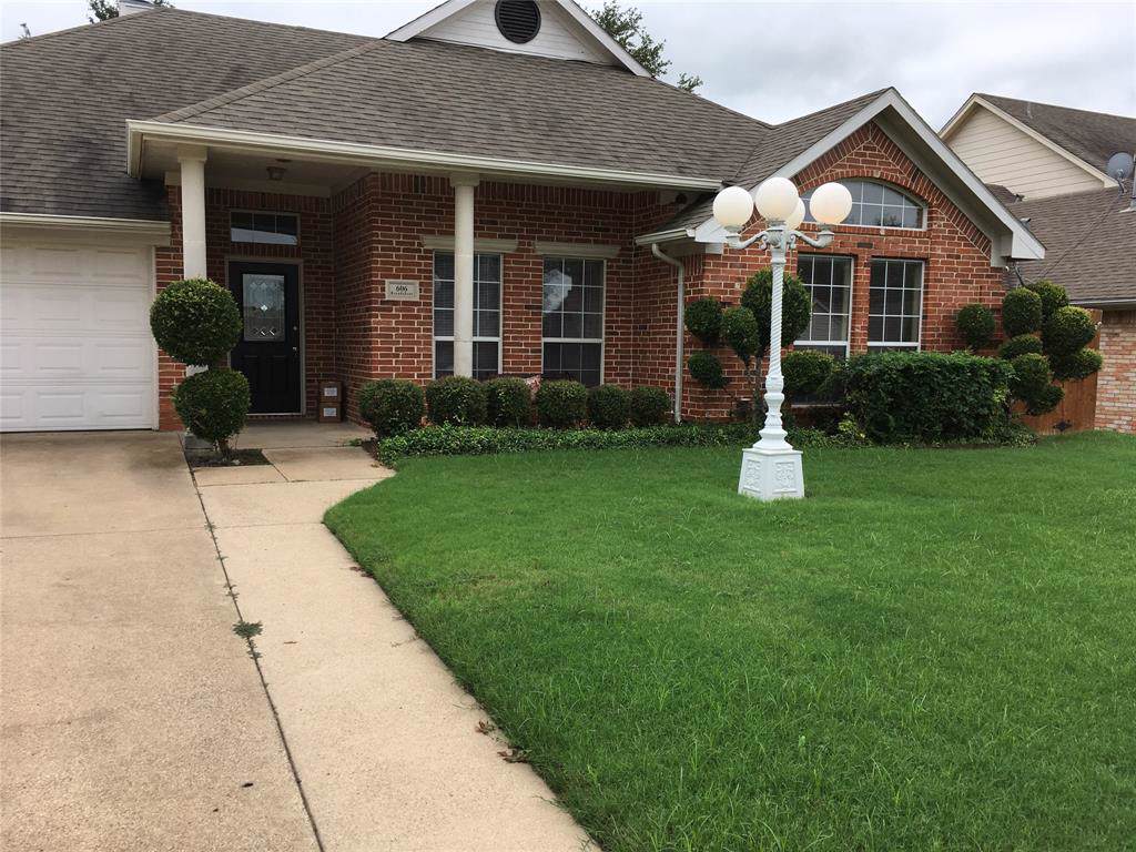 606 Roundabout Drive - Photo 1