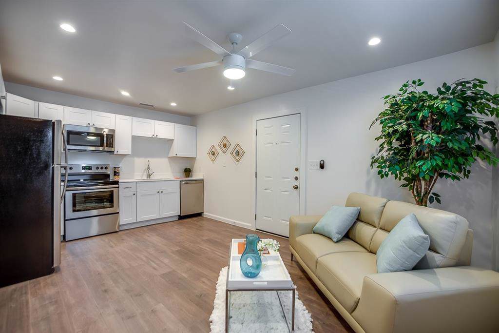 1515 Bennett Avenue - Photo 1