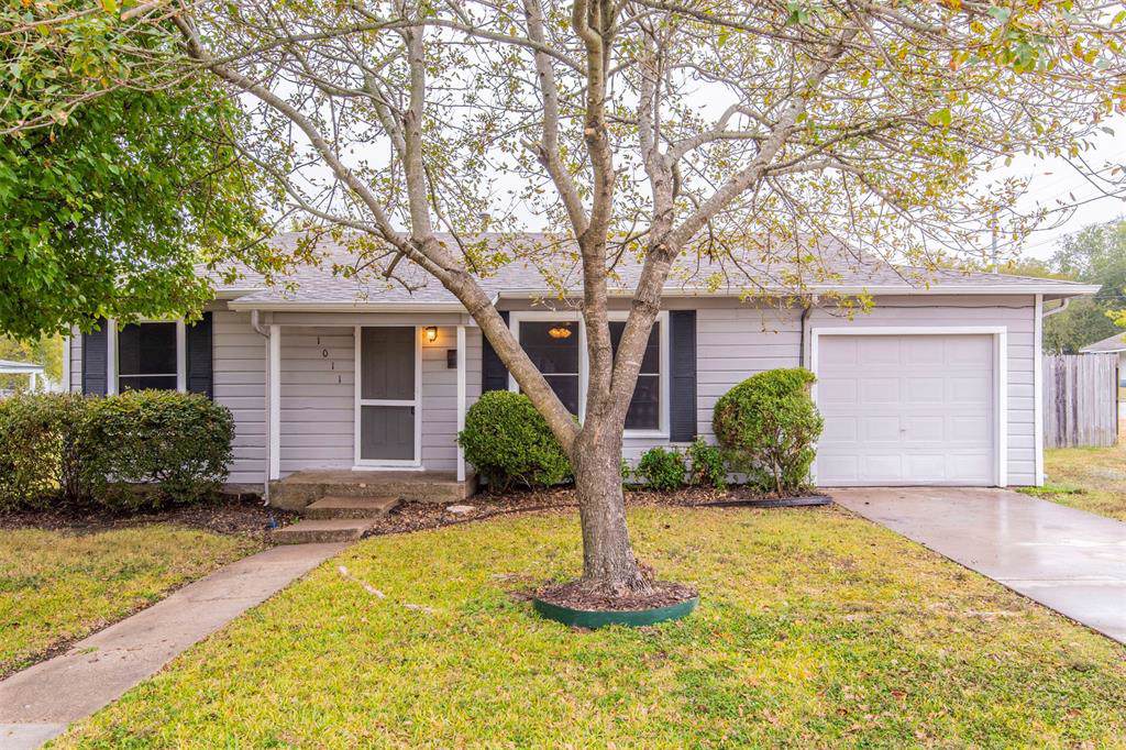 1011 Poindexter Avenue - Photo 1