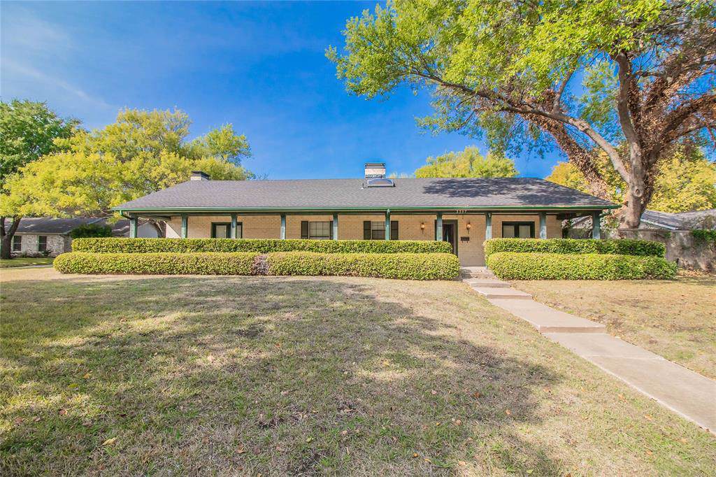 3307 Pine Tree Circle - Photo 1