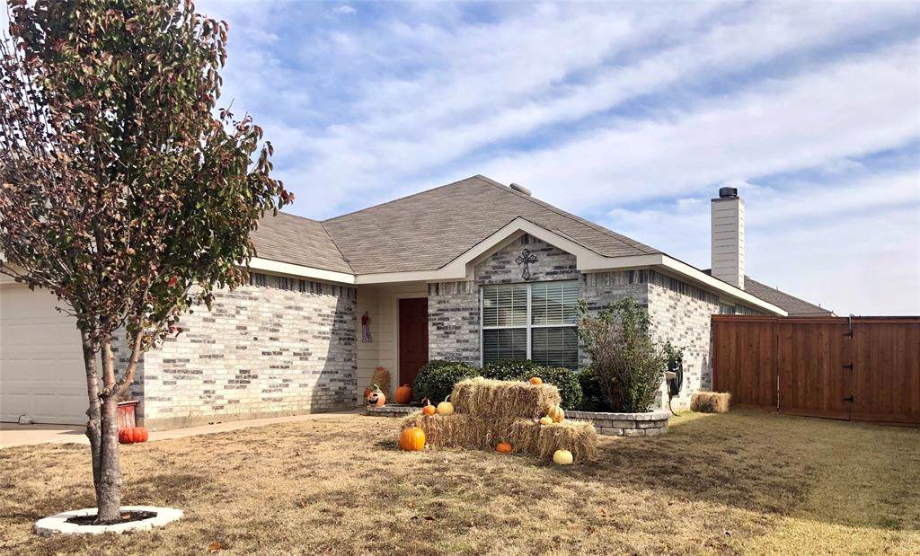 322 Chisholm Trail - Photo 1