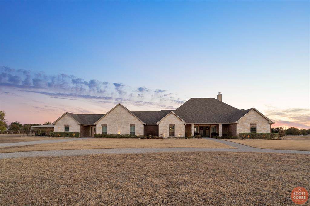 1549 Half Moon Circle - Photo 1