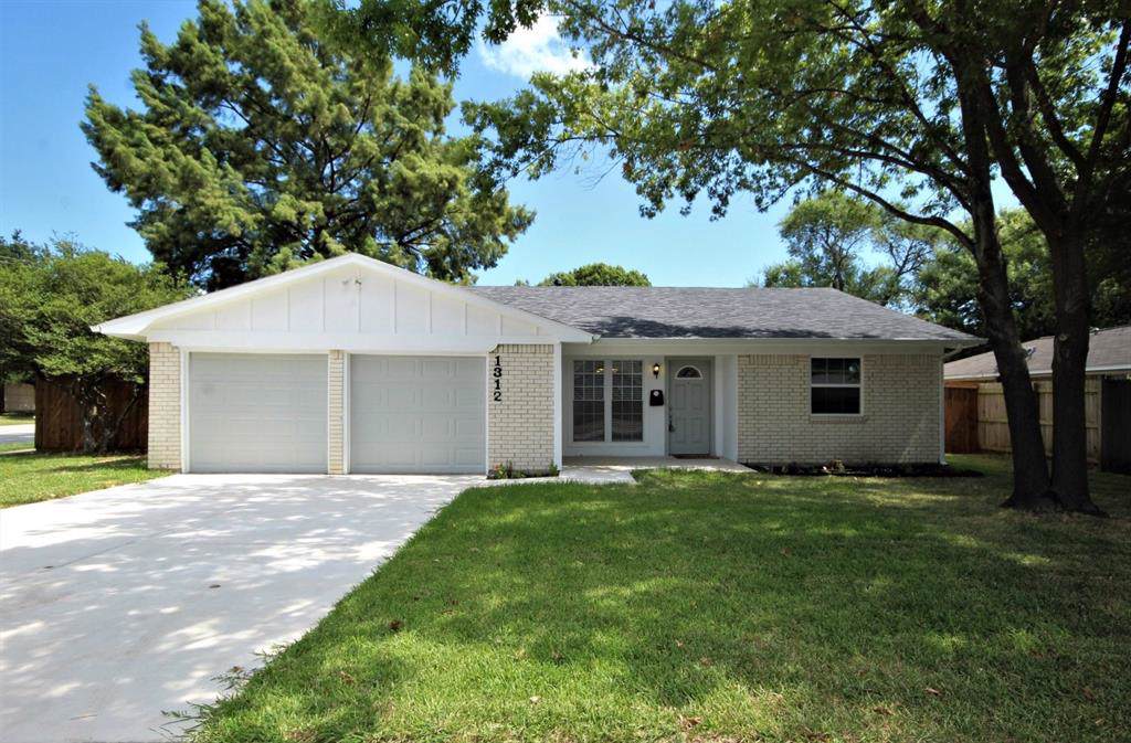 1312 White Circle - Photo 1