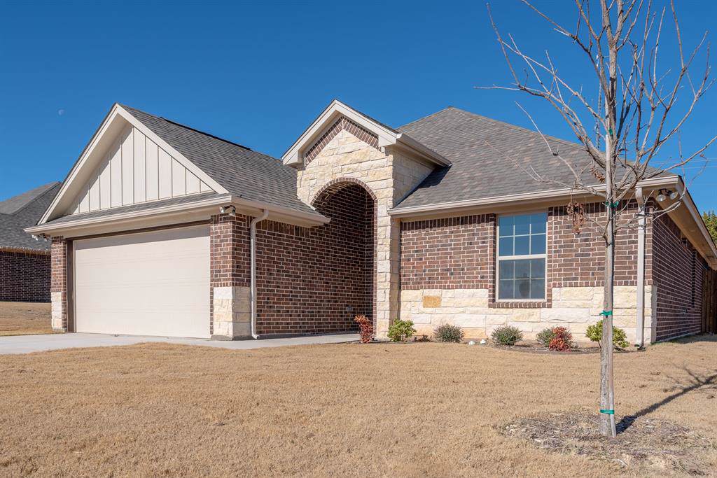 201 Meandering Court - Photo 1