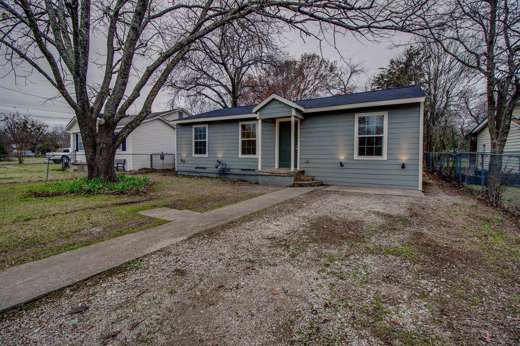 613 Henry Street - Photo 1