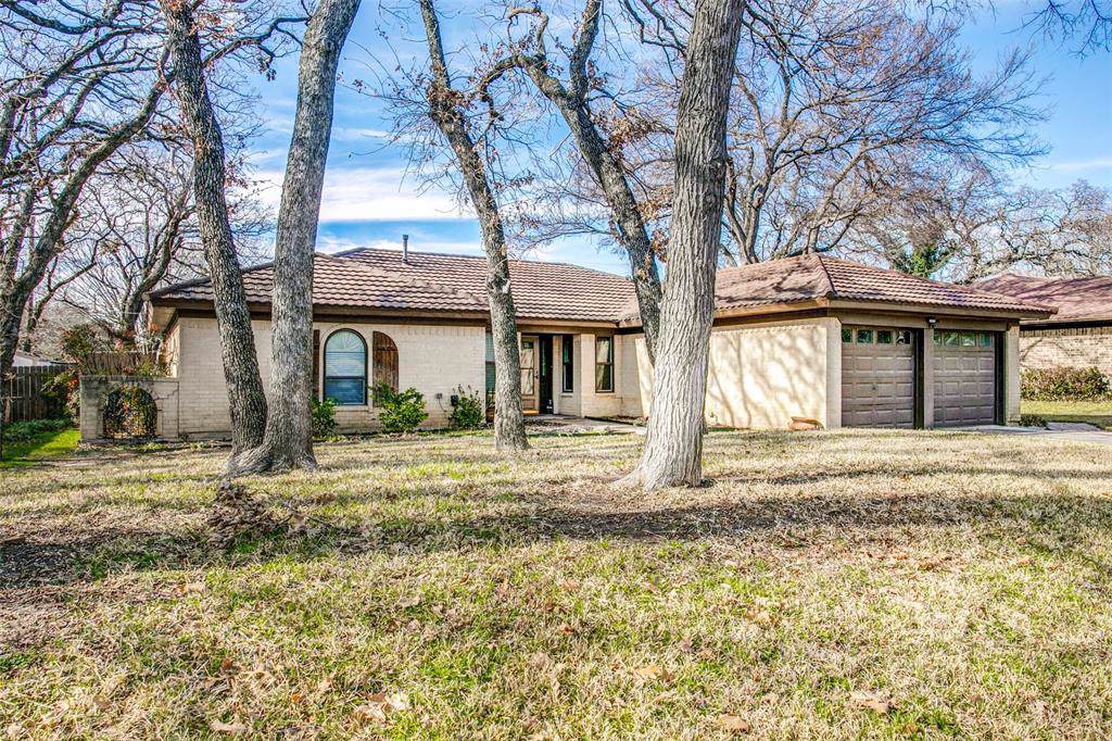 2205 Cambridge - Photo 1
