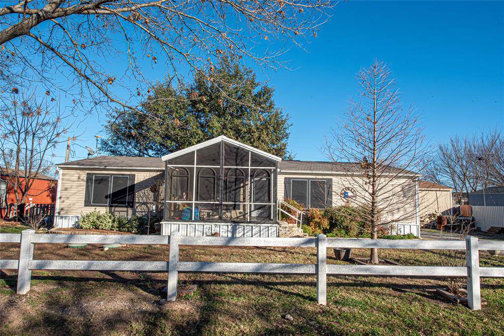 5425 Lake View Drive - Photo 1