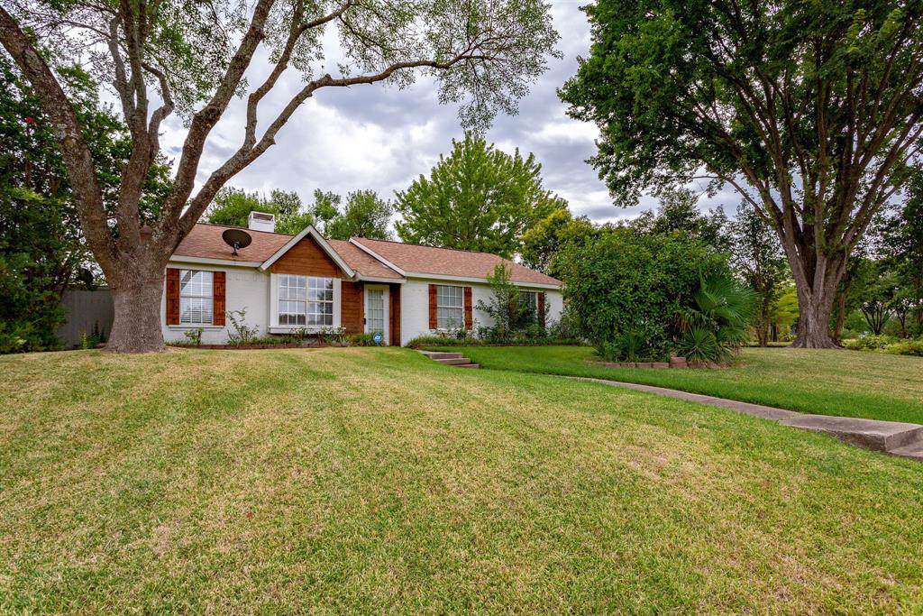 1308 Ross Lane - Photo 1