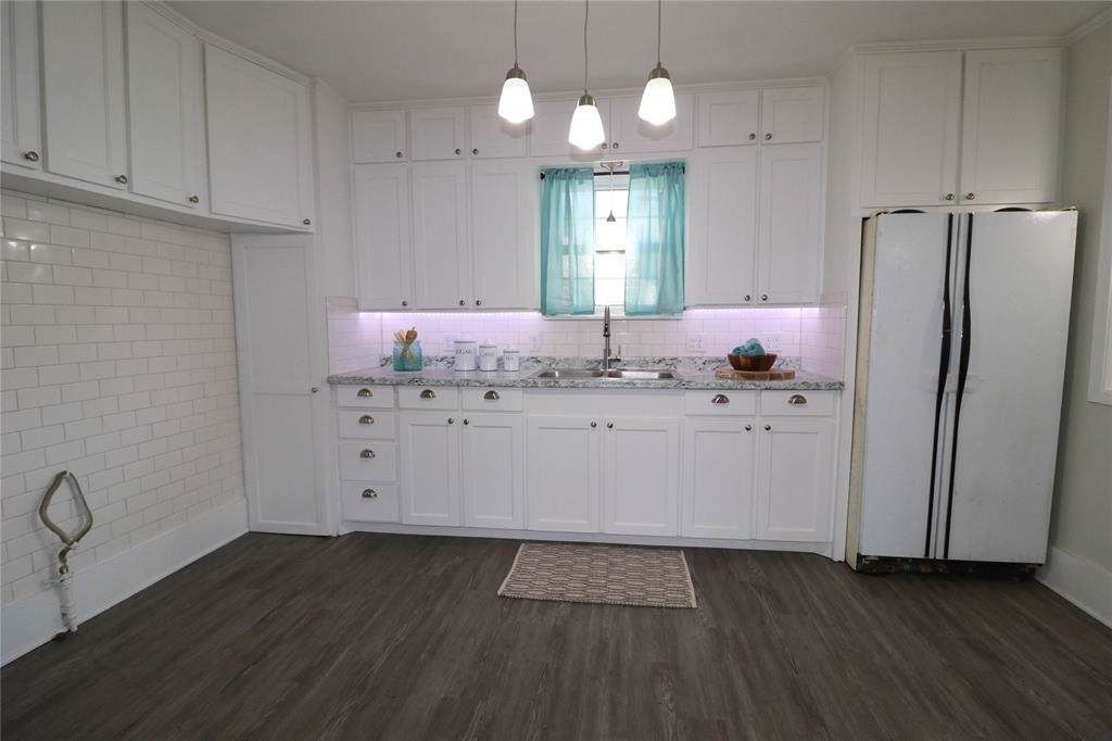 264 Davies Street - Photo 1