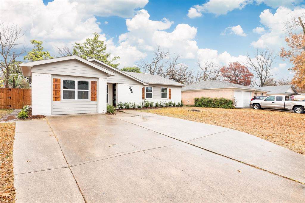 304 Cottonwood Drive - Photo 1
