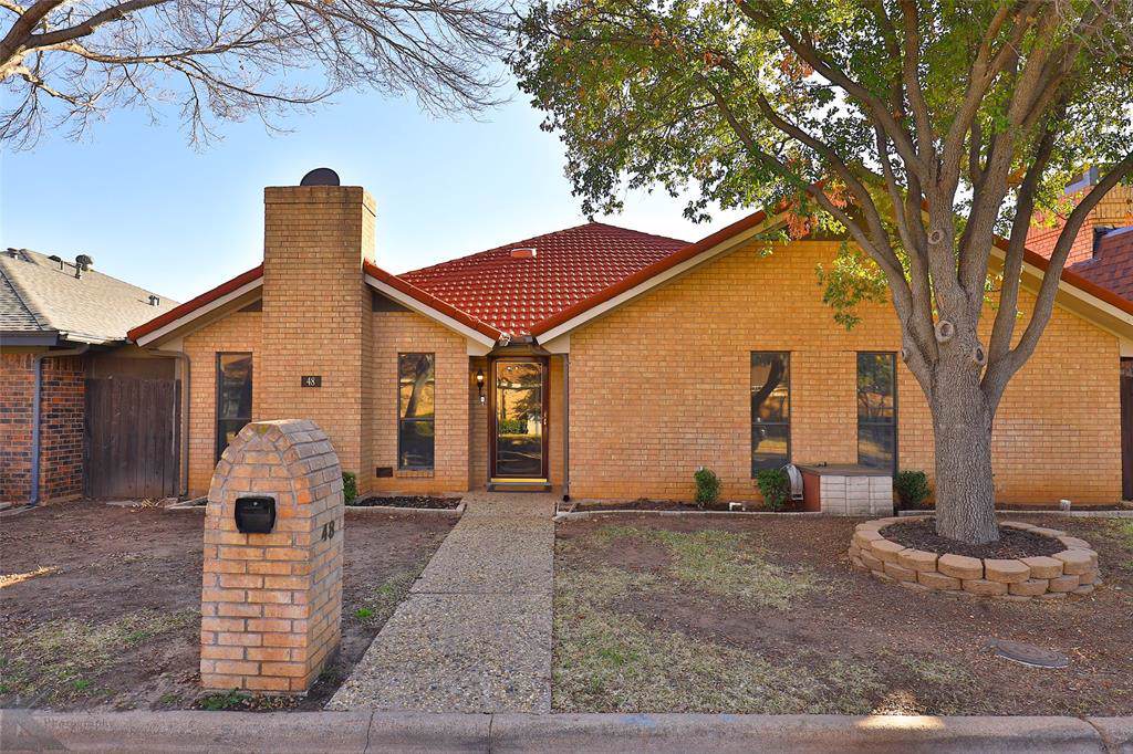 48 Surrey Square - Photo 1