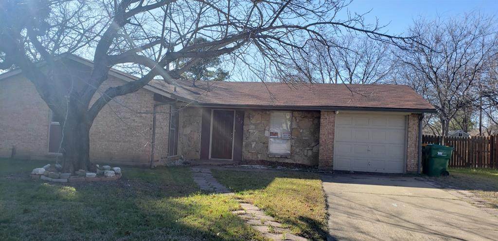 212 Ridgeway Circle - Photo 1