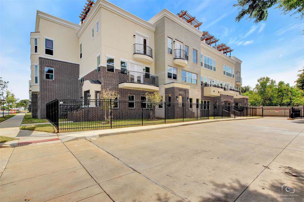 1209 Beaconsfield - Photo 1