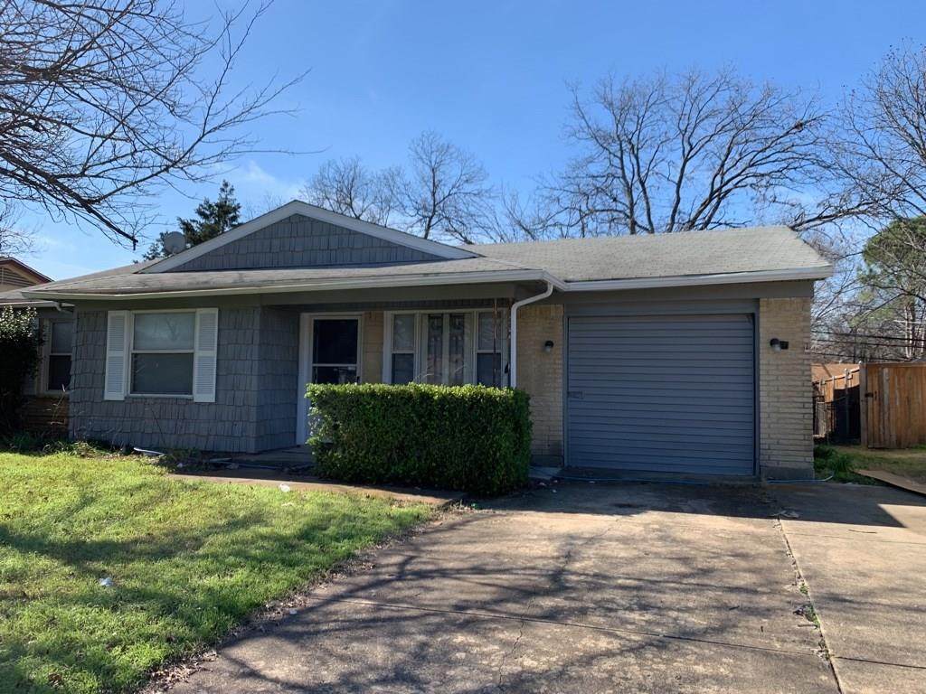 1526 Daniel Drive - Photo 1