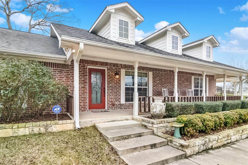 112 Honeysuckle Lane - Photo 1