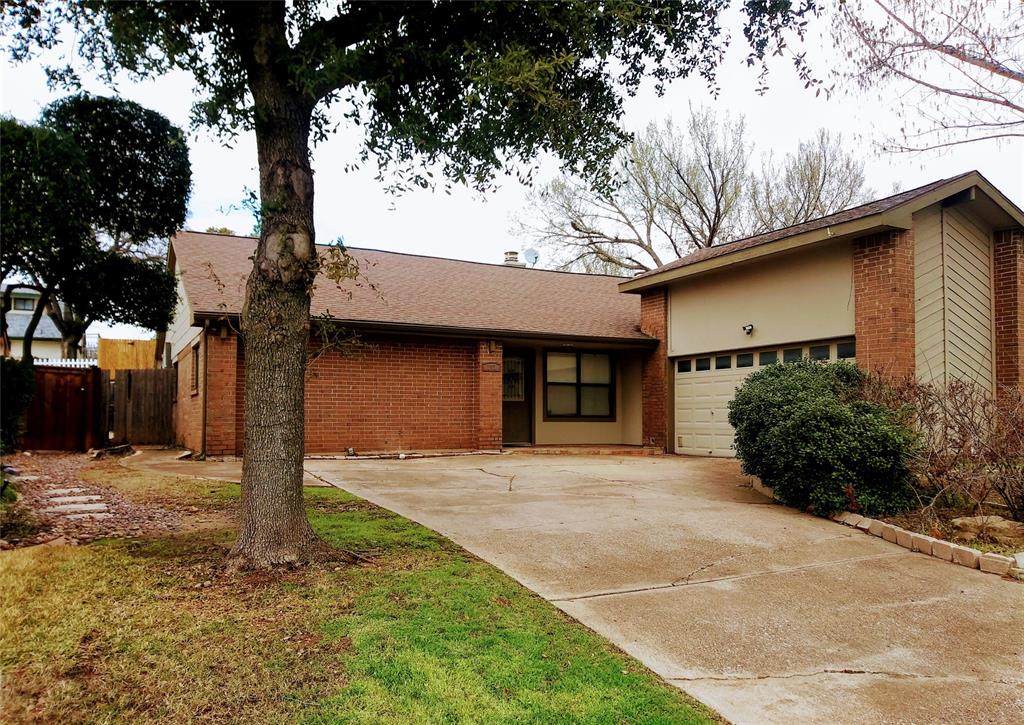 107 Country Lane - Photo 1