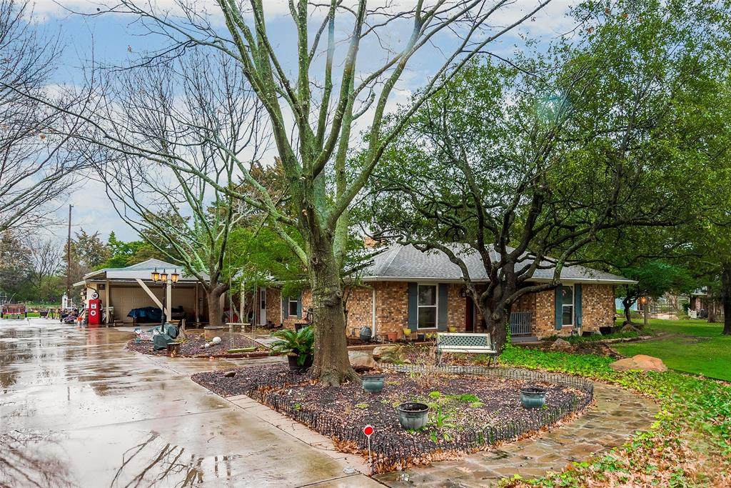 106 Meadowwood Lane - Photo 1
