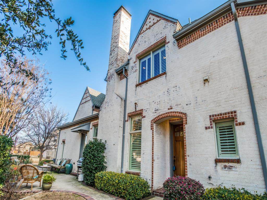 852 Lake Vista Place - Photo 1