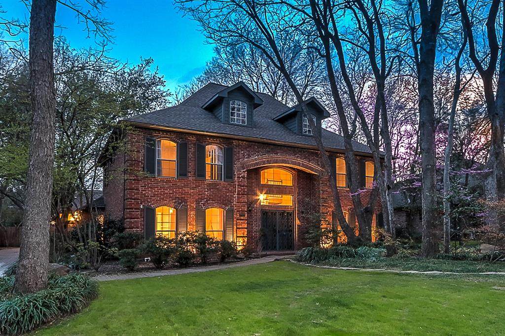 2711 Carriage Trail - Photo 1