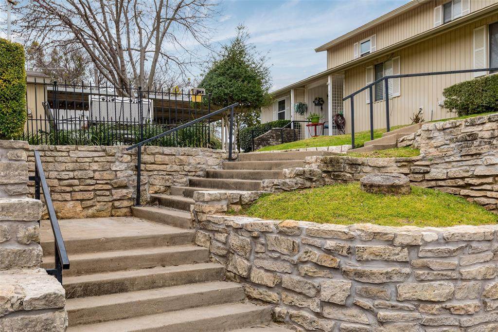 5609 Thunderbird Court - Photo 1